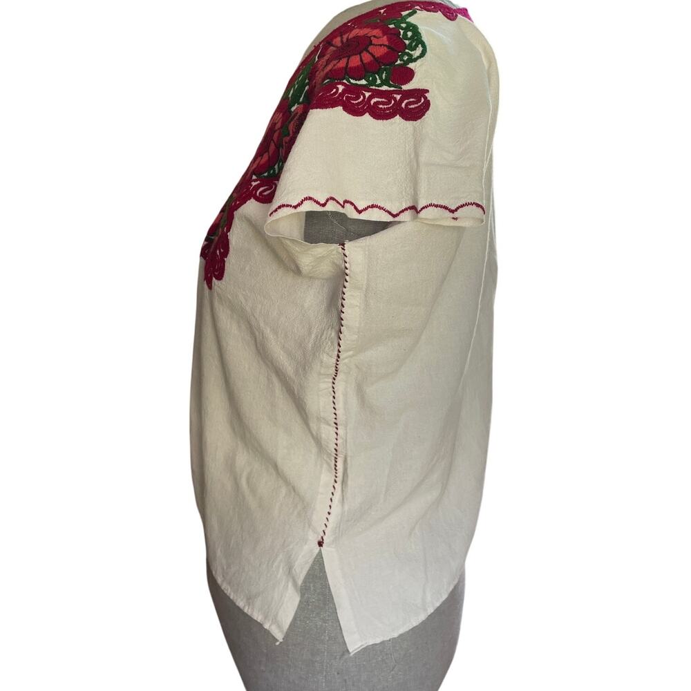 Vintage White Mexican Huipil Blouse Embroidered Red Flowers Estimated Med-Large - Picture 4 of 4